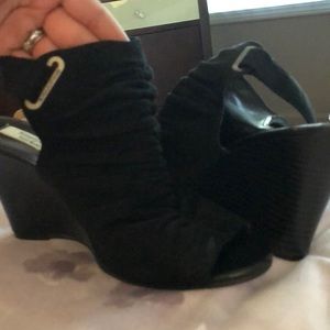 Simply Vera Black wedges
